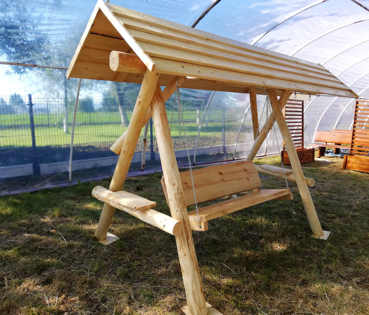 Gartenschaukeln aus Baumstämmen